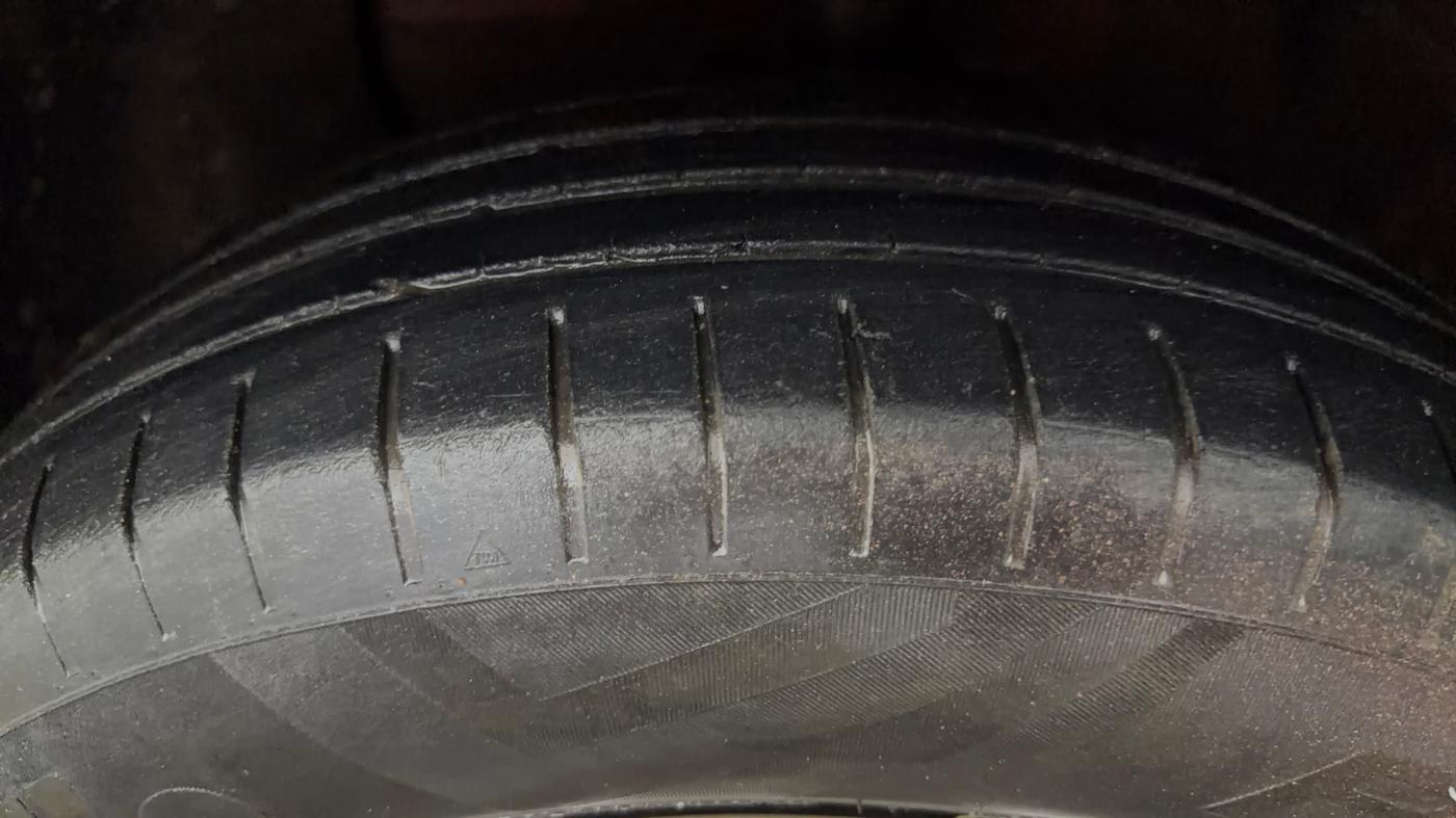 2016 Hyundai Elite i20 MAGNA 1.2, Petrol, Manual, 69,652 km, Left Front Tyre Tread