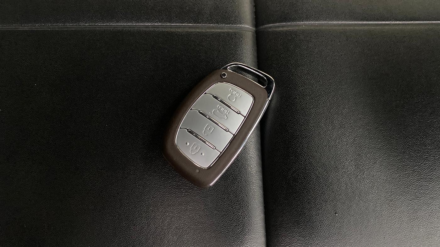 2022 Hyundai VENUE N LINE N8 1.0 TURBO DCT DUAL TONE, Petrol, Automatic, 64,452 km, Key Close Up