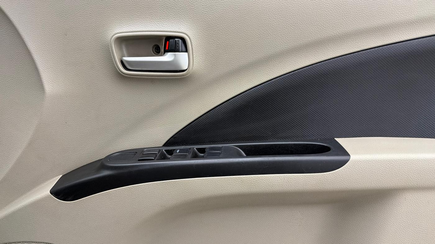 2016 Maruti Celerio VXI, Petrol, Manual, 44,551 km, Driver Side Door Panels Control