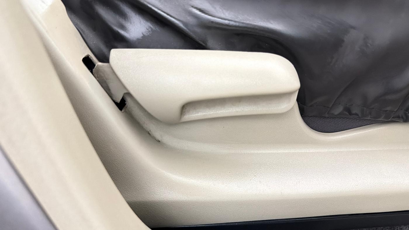 2016 Maruti Celerio VXI, Petrol, Manual, 44,551 km, Driver Side Adjustment Panel