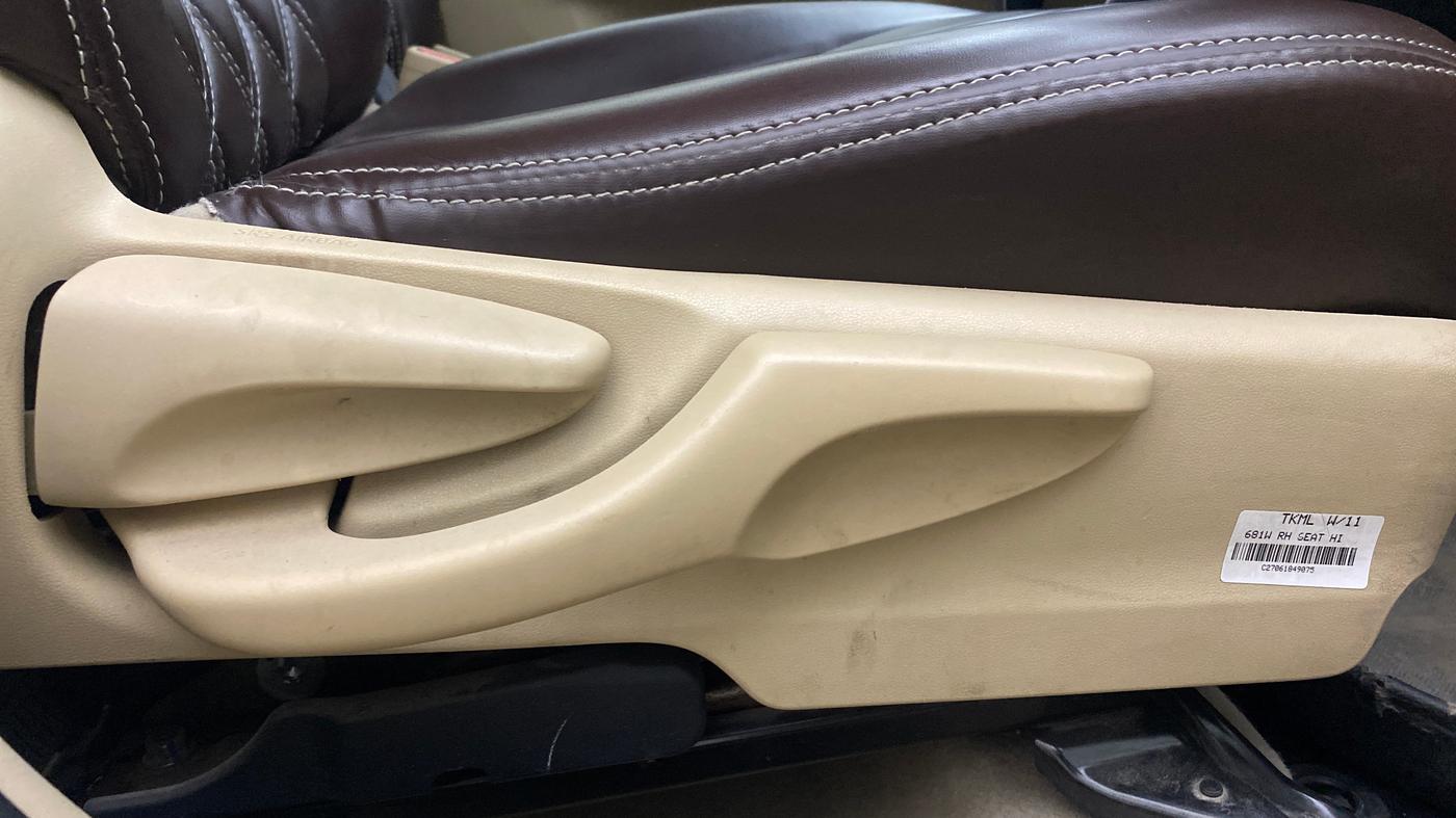 2018 Toyota YARIS G CVT, Petrol, Automatic, 10,000 km, Driver Side Adjustment Panel