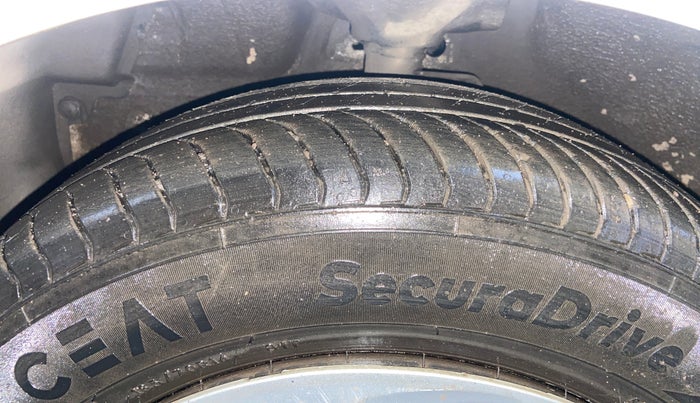 2018 Maruti Celerio ZXI, CNG, Manual, 56,814 km, Left Front Tyre Tread