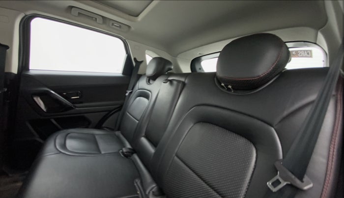 2022 Tata Harrier XT PLUS 2.0L KRYOTEC DARK EDITON, Diesel, Manual, 51,331 km, Right Side Rear Door Cabin