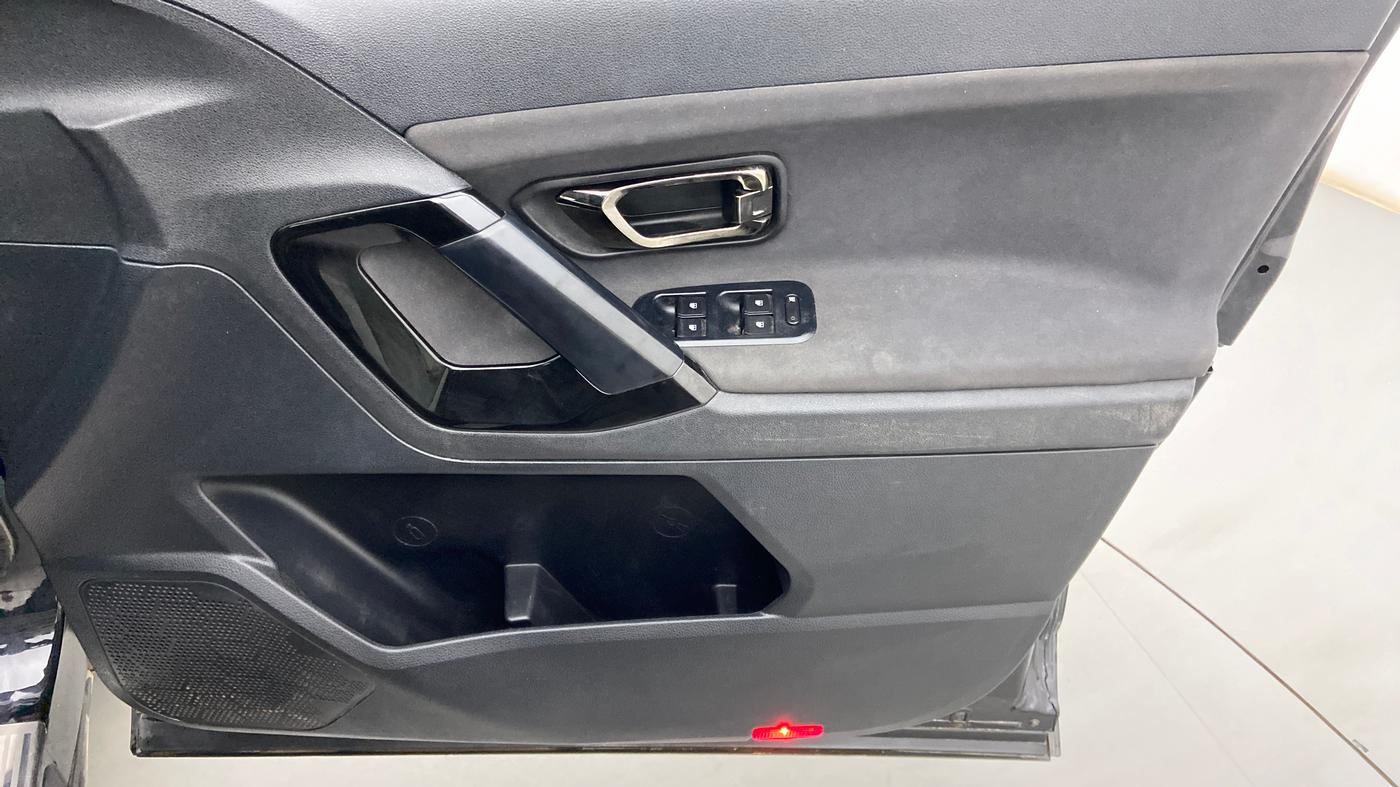 2022 Tata Harrier XT PLUS 2.0L KRYOTEC DARK EDITON, Diesel, Manual, 51,331 km, Driver Side Door Panels Control