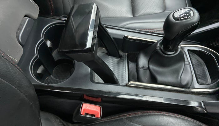 2022 Tata Harrier XT PLUS 2.0L KRYOTEC DARK EDITON, Diesel, Manual, 51,331 km, Gear Lever