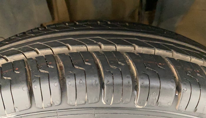 2020 Renault TRIBER RXT, Petrol, Manual, 35,186 km, Left Front Tyre Tread