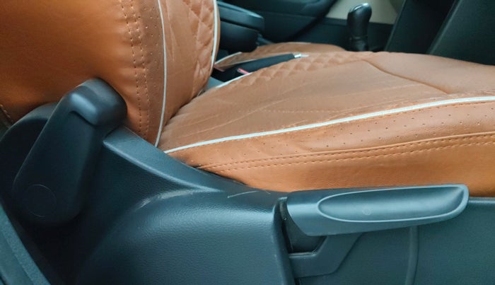 2017 Skoda Rapid AMBITION 1.6 MPI MT, Petrol, Manual, 42,422 km, Driver Side Adjustment Panel