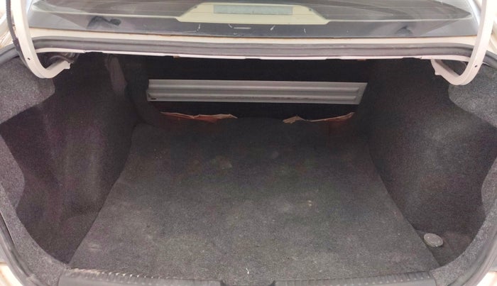 2017 Skoda Rapid AMBITION 1.6 MPI MT, Petrol, Manual, 42,422 km, Boot Inside