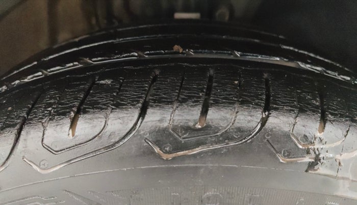 2017 Skoda Rapid AMBITION 1.6 MPI MT, Petrol, Manual, 42,422 km, Right Front Tyre Tread