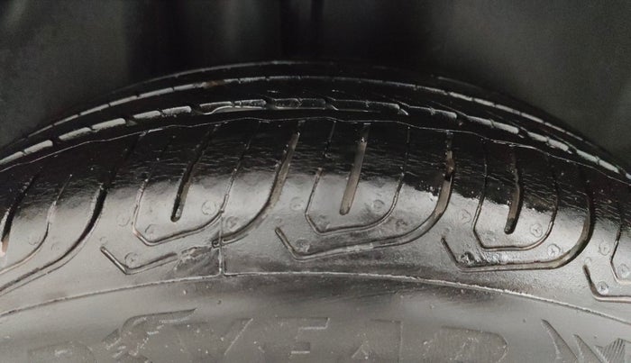 2017 Skoda Rapid AMBITION 1.6 MPI MT, Petrol, Manual, 42,422 km, Right Rear Tyre Tread