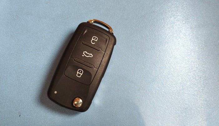 2017 Skoda Rapid AMBITION 1.6 MPI MT, Petrol, Manual, 42,422 km, Key Close Up