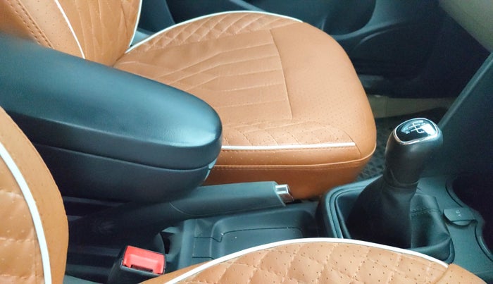 2017 Skoda Rapid AMBITION 1.6 MPI MT, Petrol, Manual, 42,422 km, Gear Lever