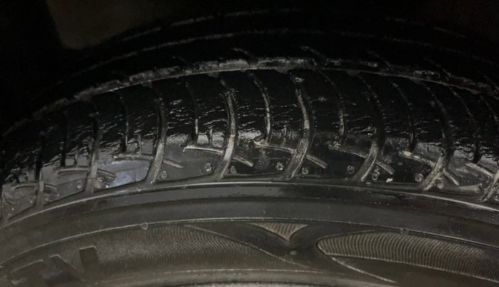 2016 Maruti Celerio VXI, Petrol, Manual, 14,960 km, Left Front Tyre Tread