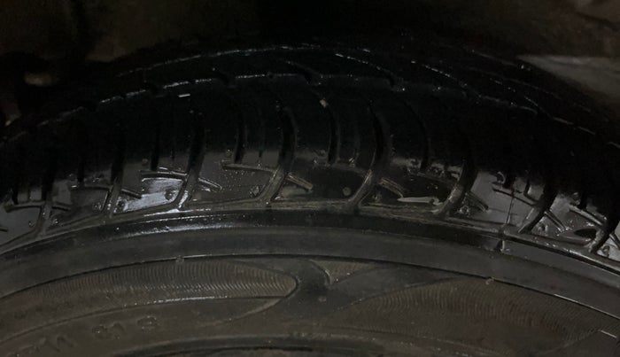 2016 Maruti Celerio VXI, Petrol, Manual, 14,960 km, Right Rear Tyre Tread