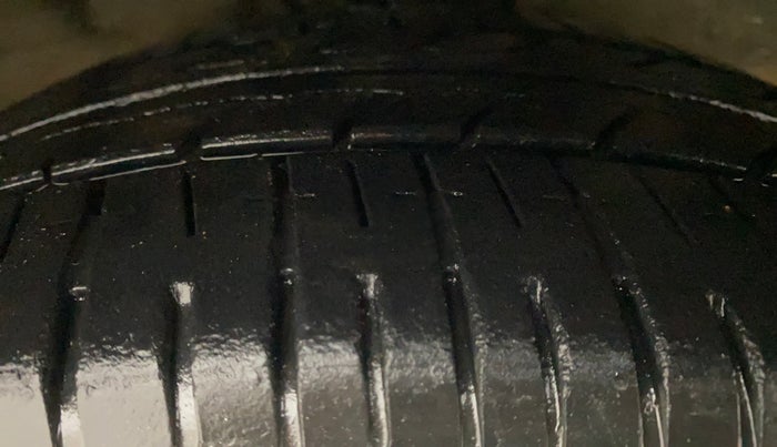 2014 Hyundai Verna FLUIDIC 1.6 VTVT SX AT, Petrol, Automatic, 66,714 km, Right Front Tyre Tread