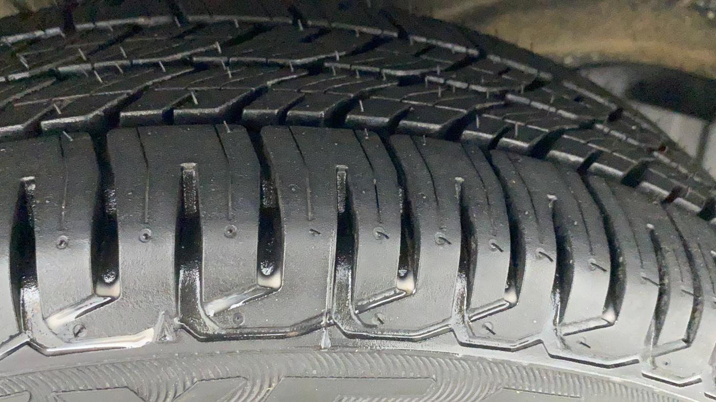 2018 Maruti Wagon R 1.0 VXI AMT, Petrol, Automatic, 33,011 km, Right Front Tyre Tread