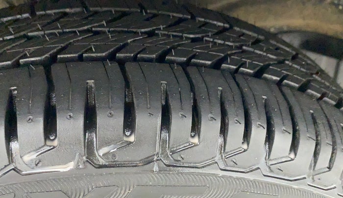 2018 Maruti Wagon R 1.0 VXI AMT, Petrol, Automatic, 33,011 km, Right Front Tyre Tread