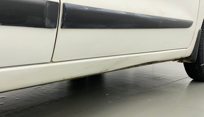 2018 Maruti Wagon R 1.0 VXI AMT, Petrol, Automatic, 33,011 km, Right running board - Slightly dented