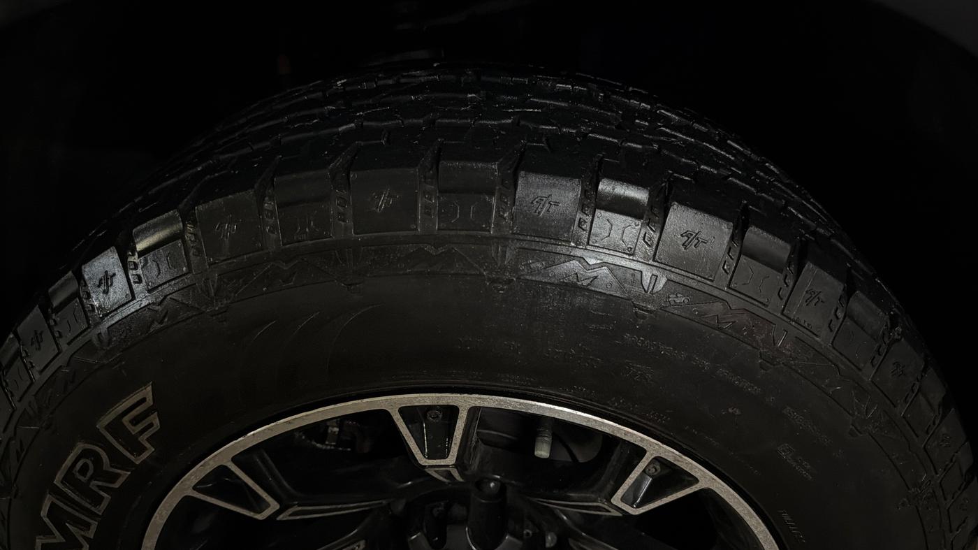 2023 Mahindra SCORPIO-N Z8 PETROL AT 7 STR, Petrol, Automatic, 21,523 km, Right Front Tyre Tread