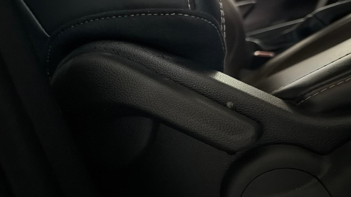 2023 Mahindra SCORPIO-N Z8 PETROL AT 7 STR, Petrol, Automatic, 21,523 km, Driver Side Adjustment Panel
