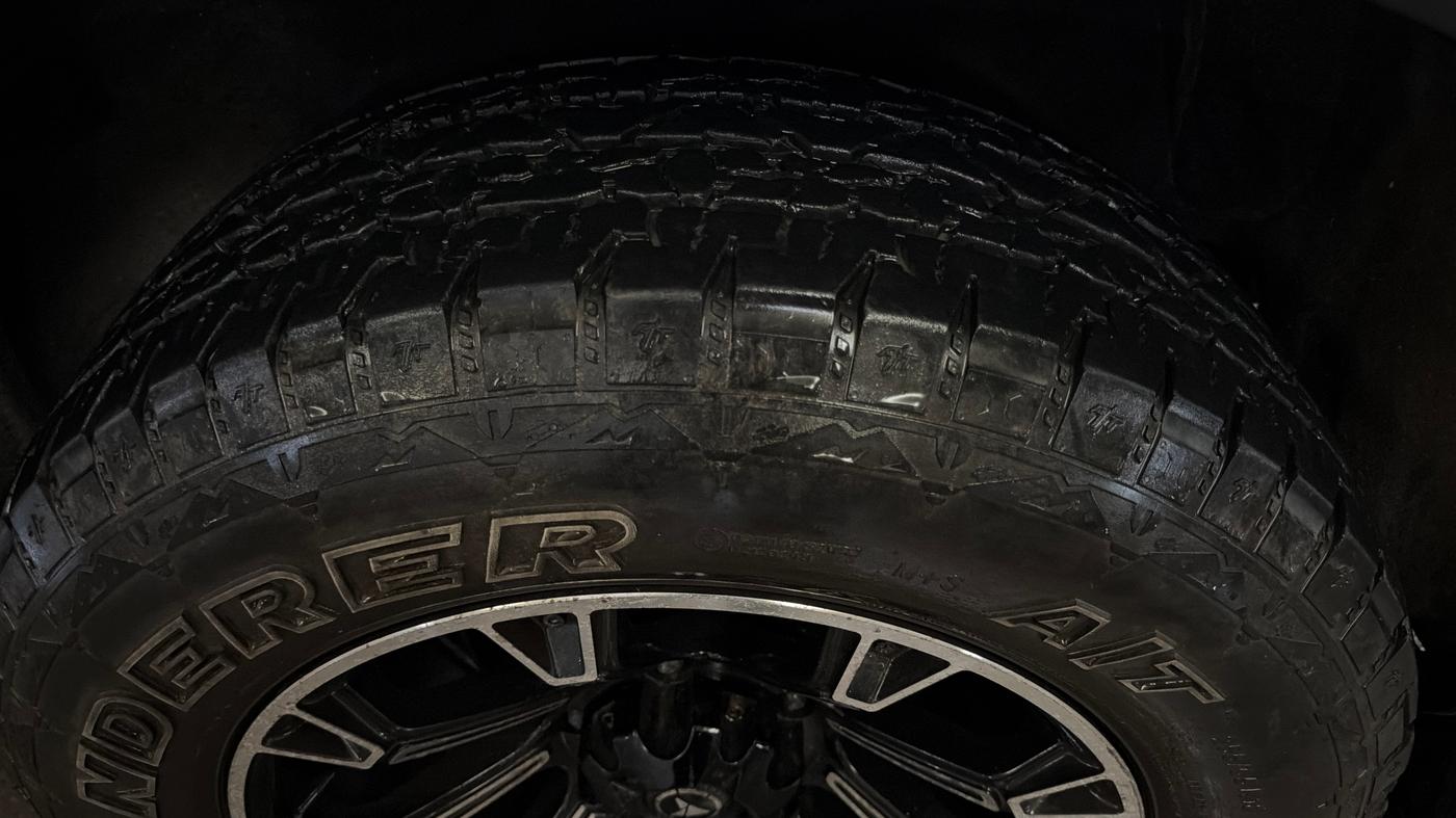 2023 Mahindra SCORPIO-N Z8 PETROL AT 7 STR, Petrol, Automatic, 21,523 km, Left Rear Tyre Tread
