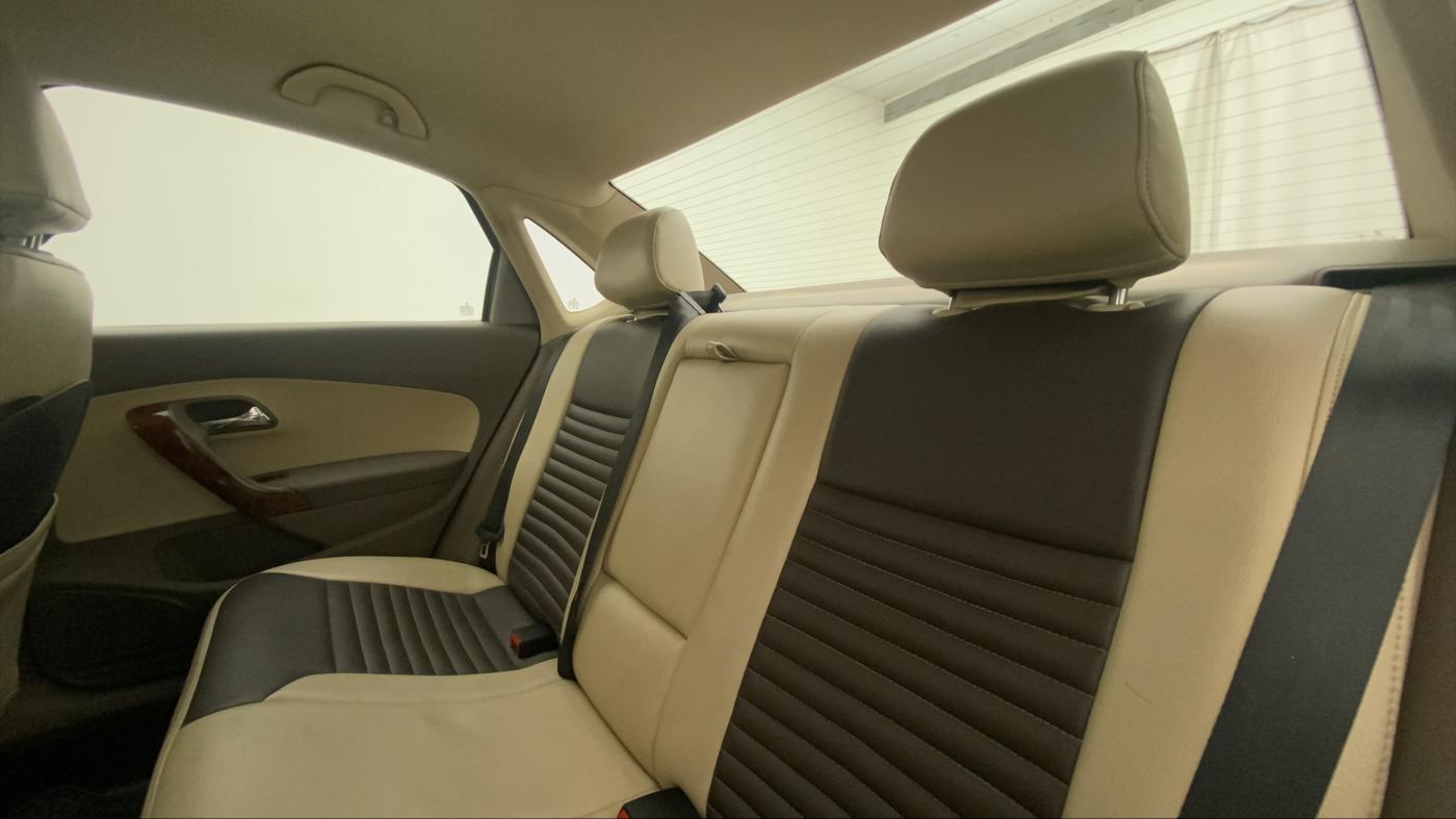 2015 Skoda Rapid ELEGANCE 1.6 MPI MT, Petrol, Manual, 40,508 km, Right Side Rear Door Cabin