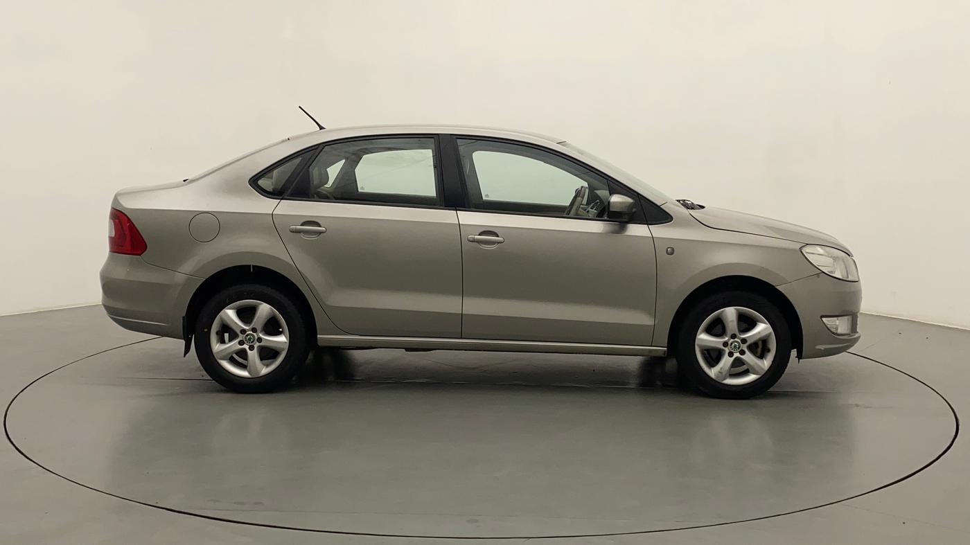 2015 Skoda Rapid ELEGANCE 1.6 MPI MT, Petrol, Manual, 40,508 km, Right Side
