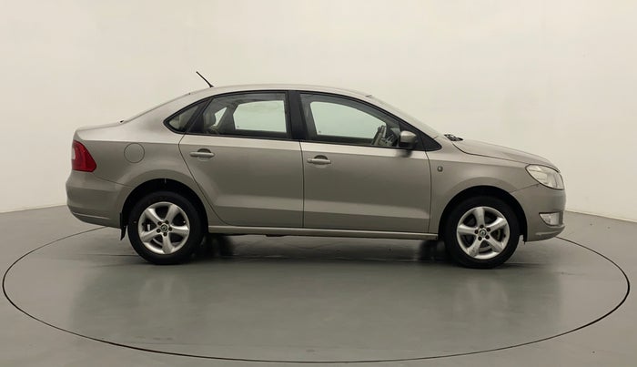 2015 Skoda Rapid ELEGANCE 1.6 MPI MT, Petrol, Manual, 40,508 km, Right Side