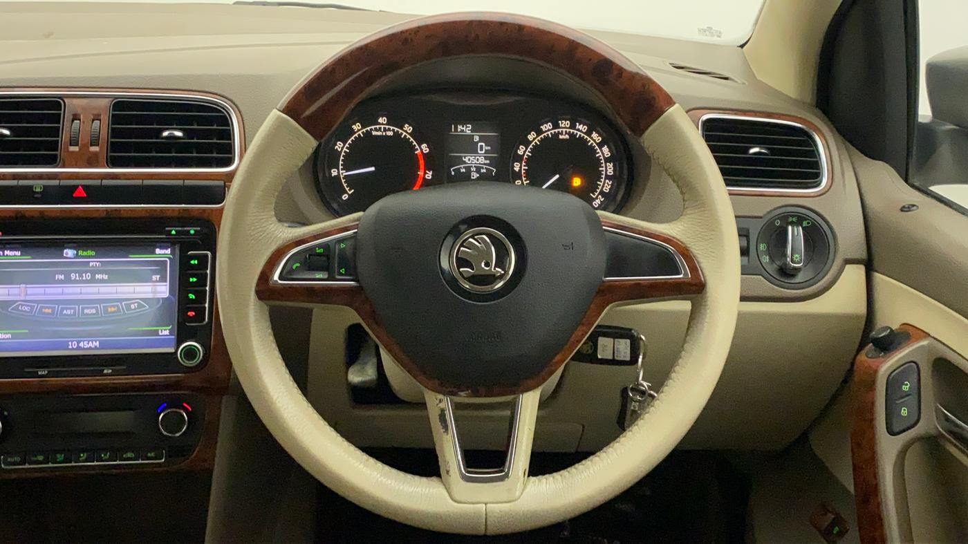 2015 Skoda Rapid ELEGANCE 1.6 MPI MT, Petrol, Manual, 40,508 km, Steering Wheel Close Up