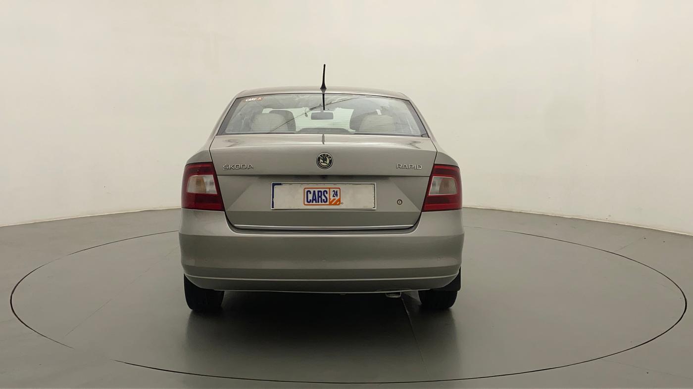 2015 Skoda Rapid ELEGANCE 1.6 MPI MT, Petrol, Manual, 40,508 km, Back/Rear