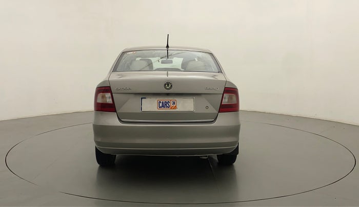 2015 Skoda Rapid ELEGANCE 1.6 MPI MT, Petrol, Manual, 40,508 km, Back/Rear