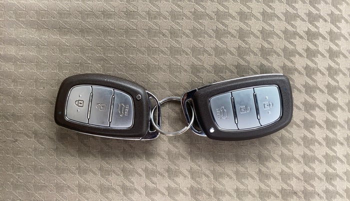 2020 Hyundai Elite i20 ASTA (O) CVT, Petrol, Automatic, 46,476 km, Key Close Up