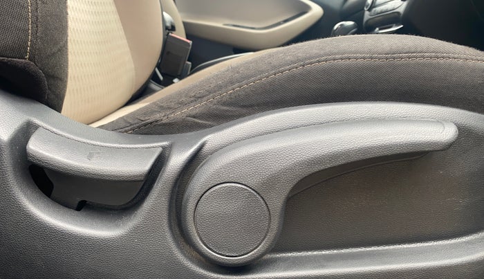 2020 Hyundai Elite i20 ASTA (O) CVT, Petrol, Automatic, 46,476 km, Driver Side Adjustment Panel