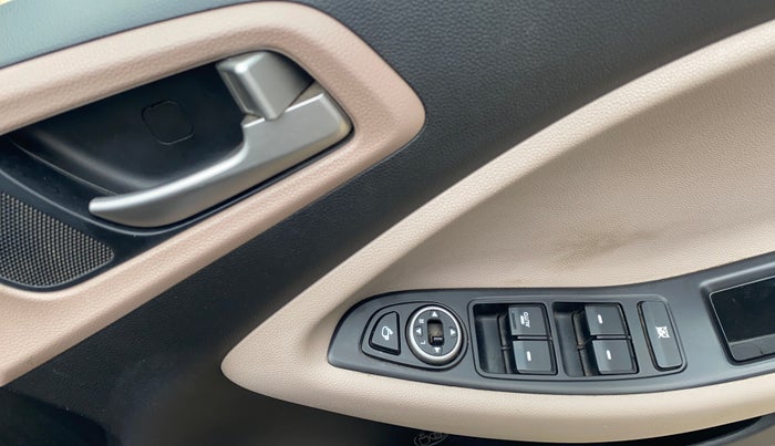 2020 Hyundai Elite i20 ASTA (O) CVT, Petrol, Automatic, 46,476 km, Driver Side Door Panels Control