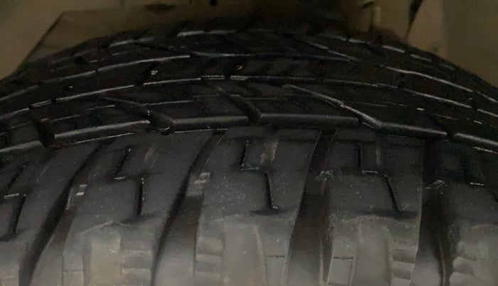 2014 Mahindra XUV500 W8, Diesel, Manual, 85,652 km, Left Front Tyre Tread