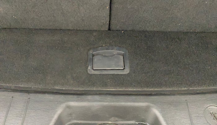 2014 Mahindra XUV500 W8, Diesel, Manual, 85,652 km, Boot Inside