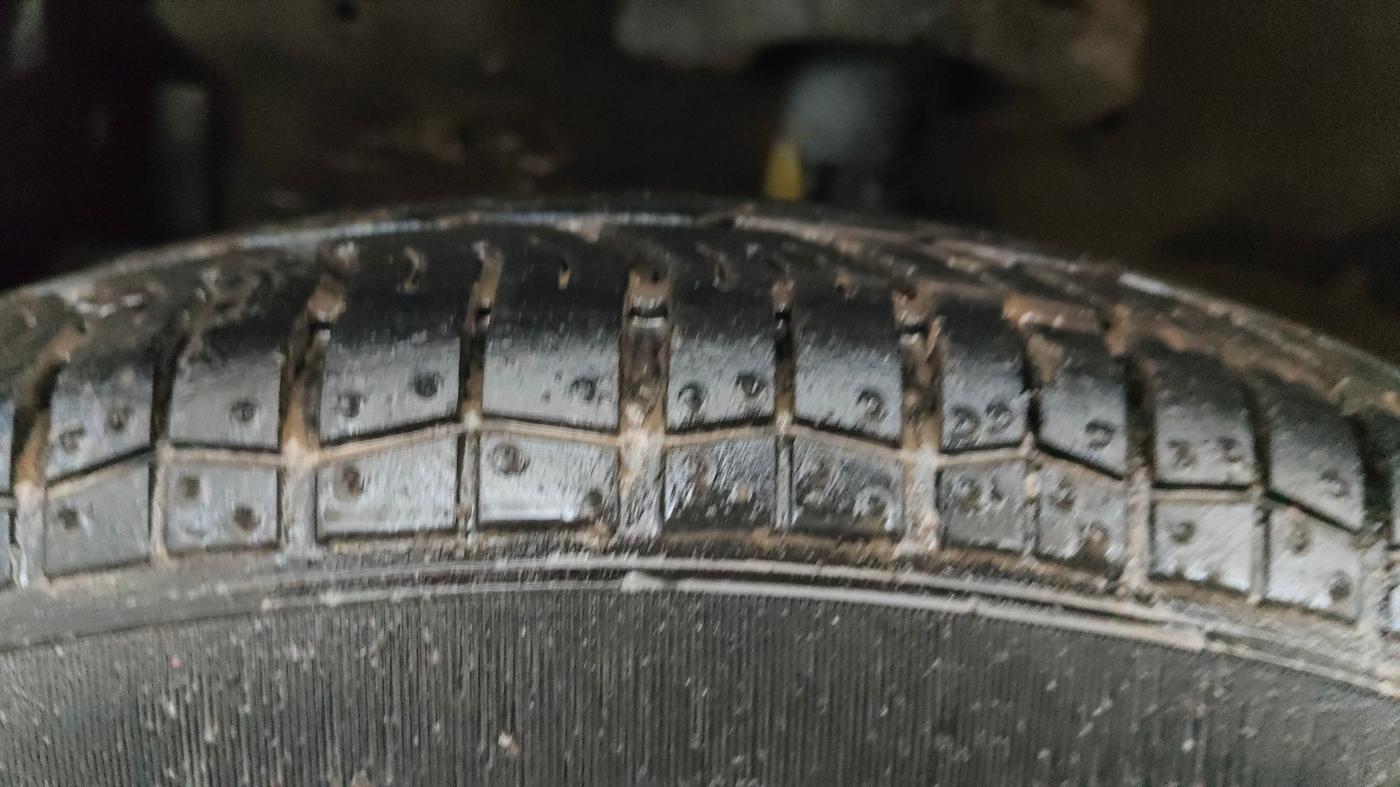 2013 Maruti Swift Dzire VDI, Diesel, Manual, 85,915 km, Left Front Tyre Tread