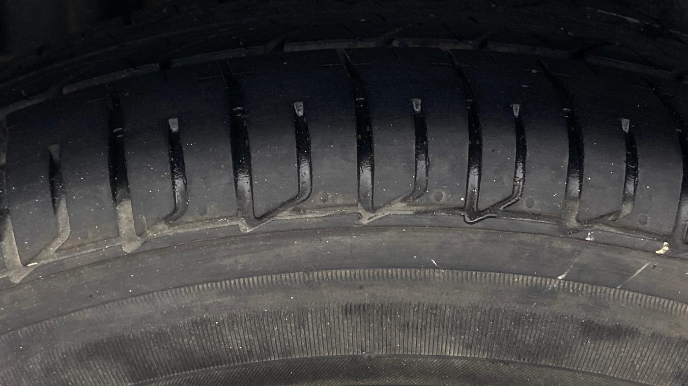 2016 Maruti Swift Dzire ZXI, Petrol, Manual, 55,610 km, Right Rear Tyre Tread