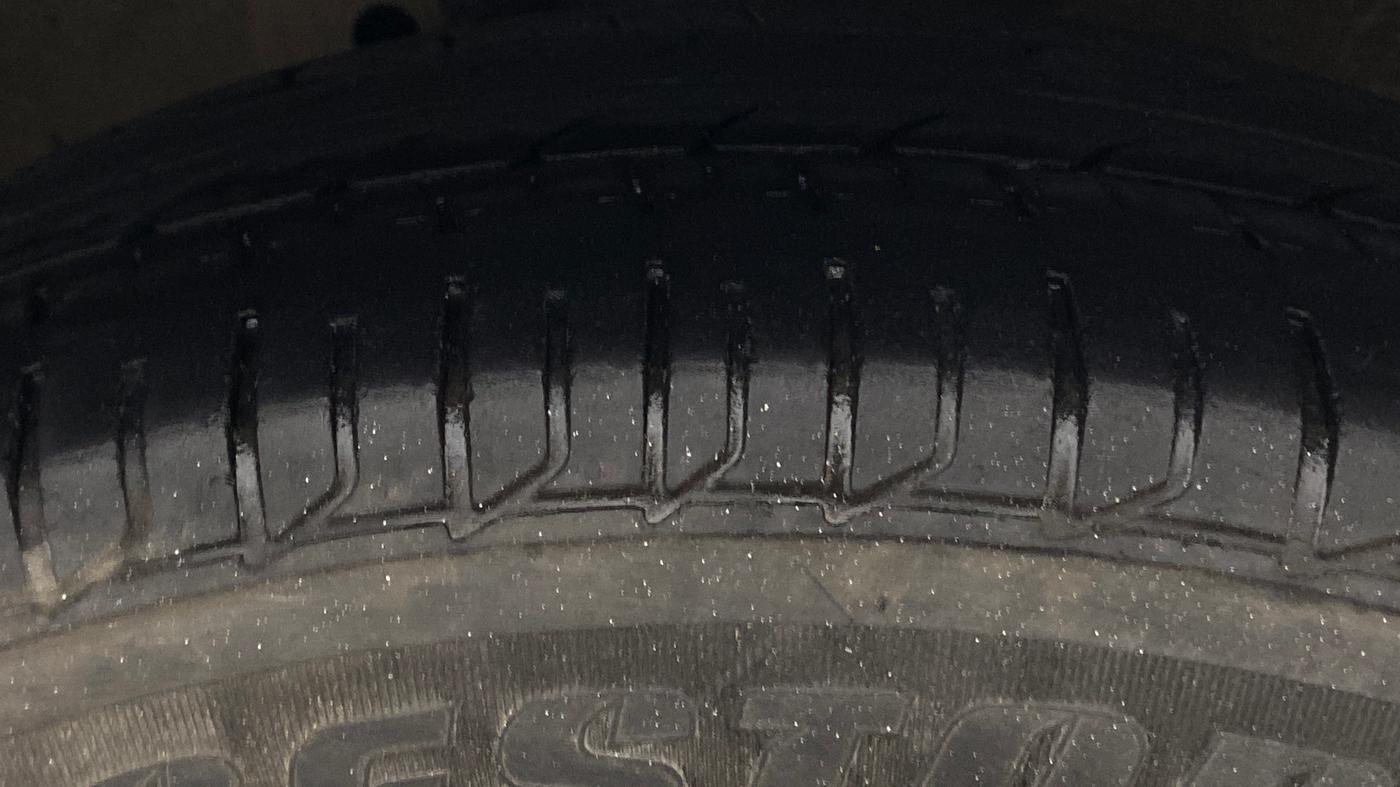2016 Maruti Swift Dzire ZXI, Petrol, Manual, 55,610 km, Right Front Tyre Tread