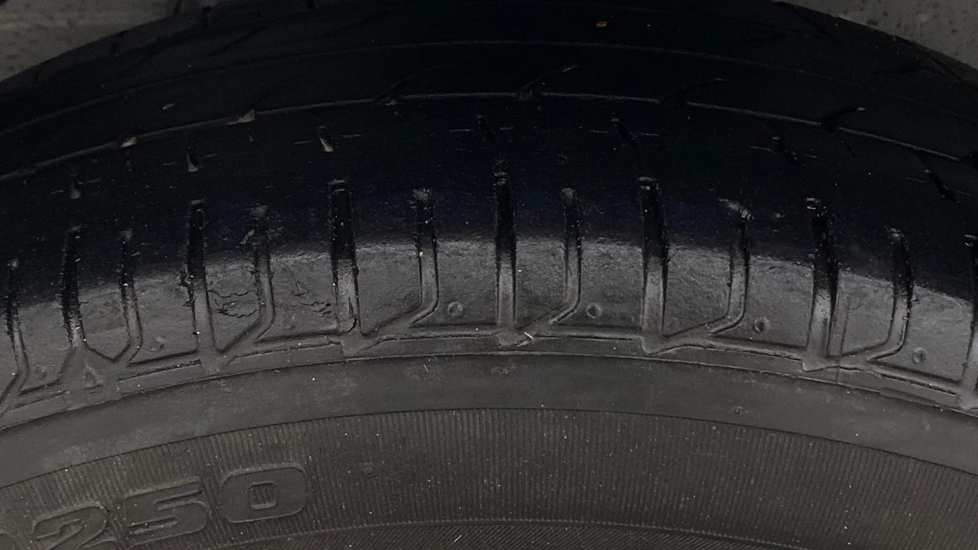 2016 Maruti Swift Dzire ZXI, Petrol, Manual, 55,610 km, Left Front Tyre Tread