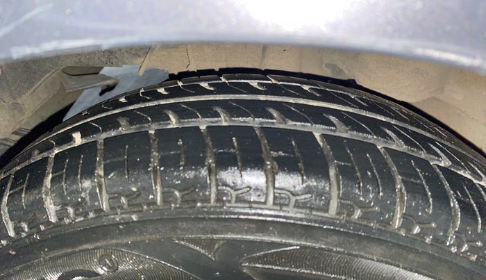 2016 Hyundai Eon ERA +, Petrol, Manual, 28,280 km, Right Rear Tyre Tread