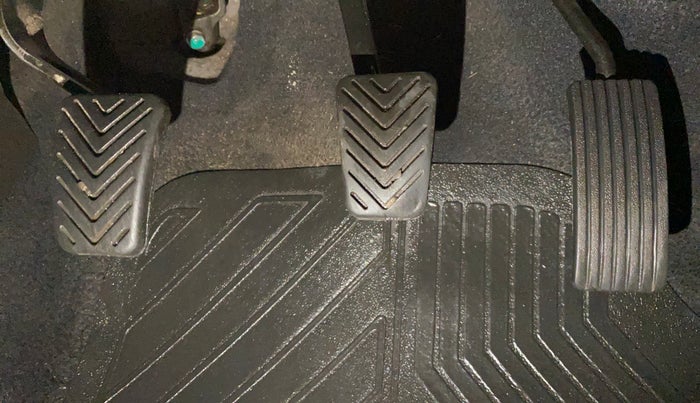 2016 Hyundai Eon ERA +, Petrol, Manual, 28,280 km, Pedals