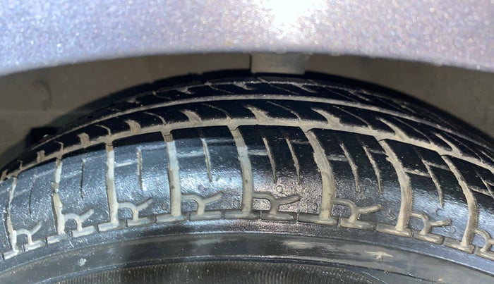 2016 Hyundai Eon ERA +, Petrol, Manual, 28,280 km, Left Front Tyre Tread