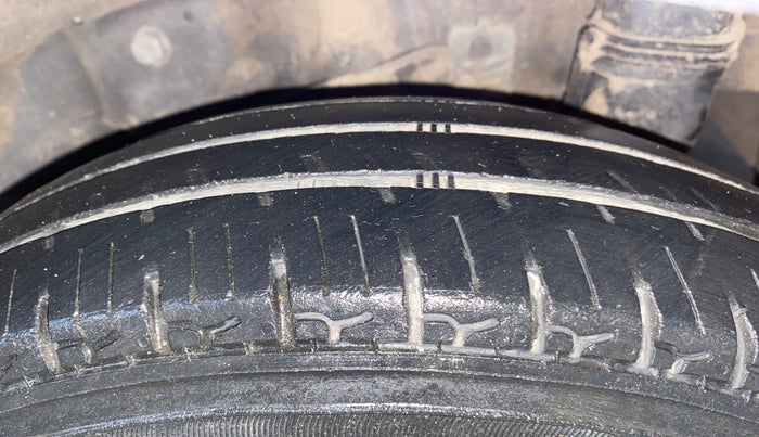 2016 Hyundai Eon ERA +, Petrol, Manual, 28,280 km, Left Rear Tyre Tread