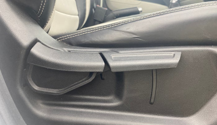 2023 Hyundai VENUE SX 1.2 PETROL, Petrol, Manual, 18,222 km, Driver Side Adjustment Panel