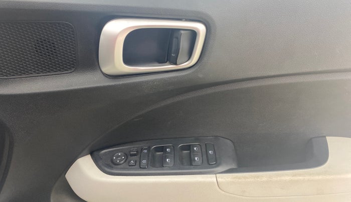 2023 Hyundai VENUE SX 1.2 PETROL, Petrol, Manual, 18,222 km, Driver Side Door Panels Control