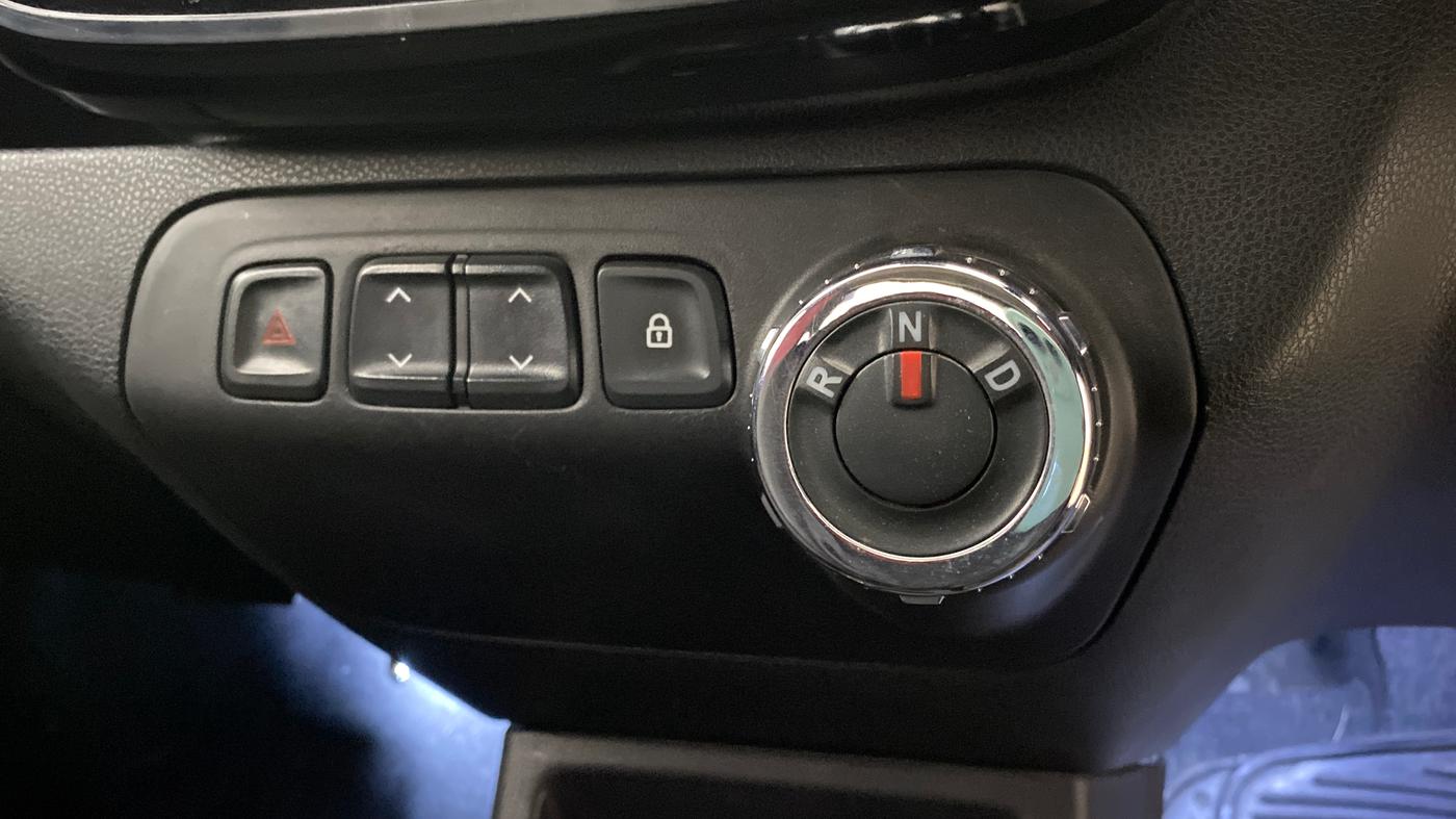 2018 Renault Kwid RXT 1.0 AMT (O), Petrol, Automatic, 33,817 km, Gear Lever