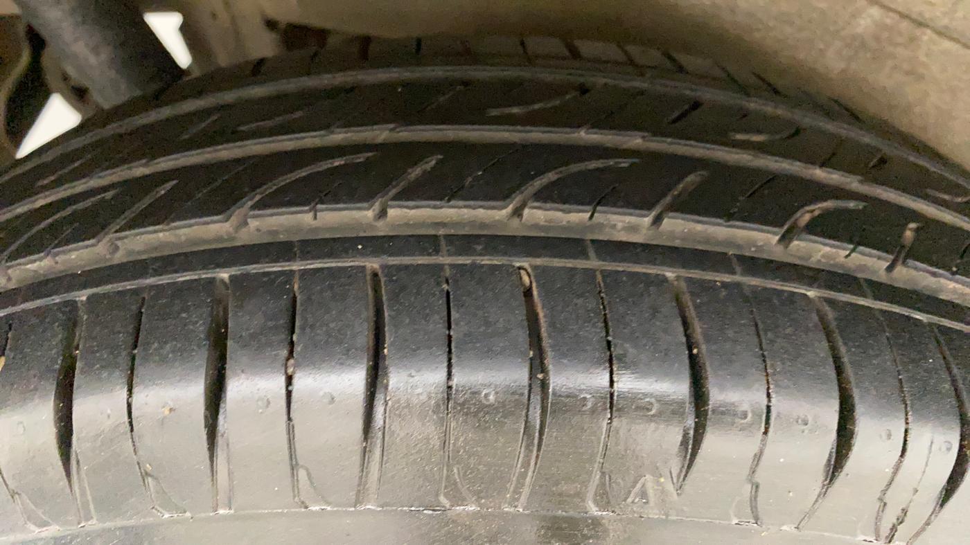 2013 Maruti Wagon R 1.0 VXI, Petrol, Manual, 39,721 km, Right Rear Tyre Tread