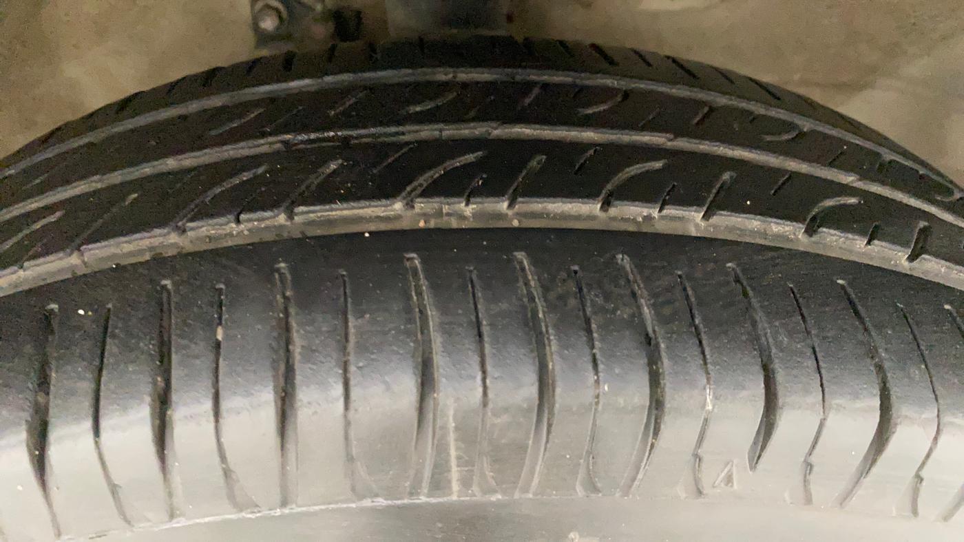 2013 Maruti Wagon R 1.0 VXI, Petrol, Manual, 39,721 km, Right Front Tyre Tread