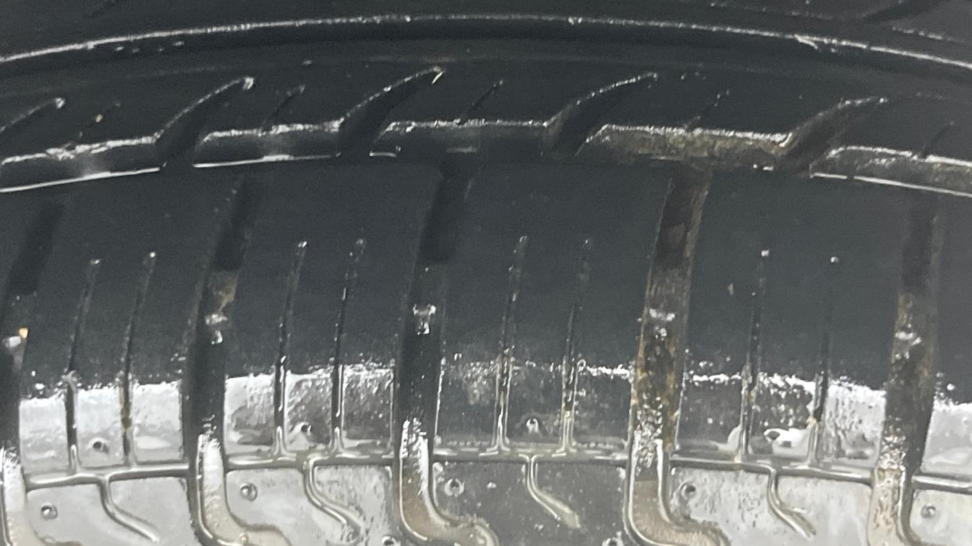 2016 Maruti Swift VXI, Petrol, Manual, 19,932 km, Left Rear Tyre Tread